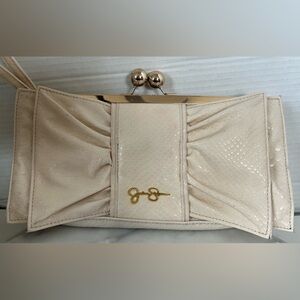 JESSICA SIMPSON BEIGE KISS LOCK, EMBOSSED FAUX CROCODILE WRISTLET. GOLD HARDWARE